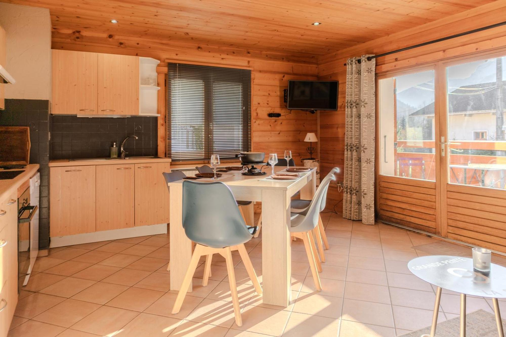 Apartment Lapreski 4 Etoiles, Ambiance Chalet, Annecy, La Clusaz Thones